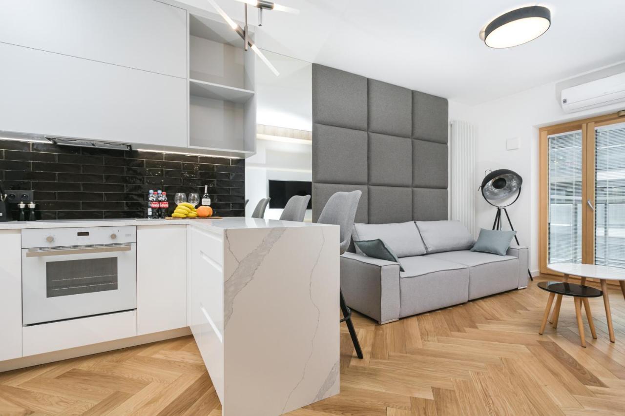 وارسو Luxury Apartments Mennica Residence - Golden Apartments - City Center المظهر الخارجي الصورة