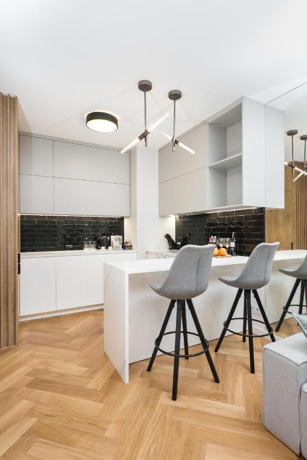 وارسو Luxury Apartments Mennica Residence - Golden Apartments - City Center المظهر الخارجي الصورة