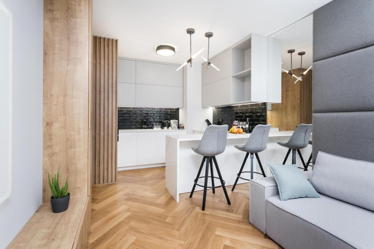 وارسو Luxury Apartments Mennica Residence - Golden Apartments - City Center المظهر الخارجي الصورة