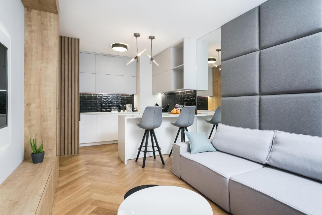 وارسو Luxury Apartments Mennica Residence - Golden Apartments - City Center المظهر الخارجي الصورة