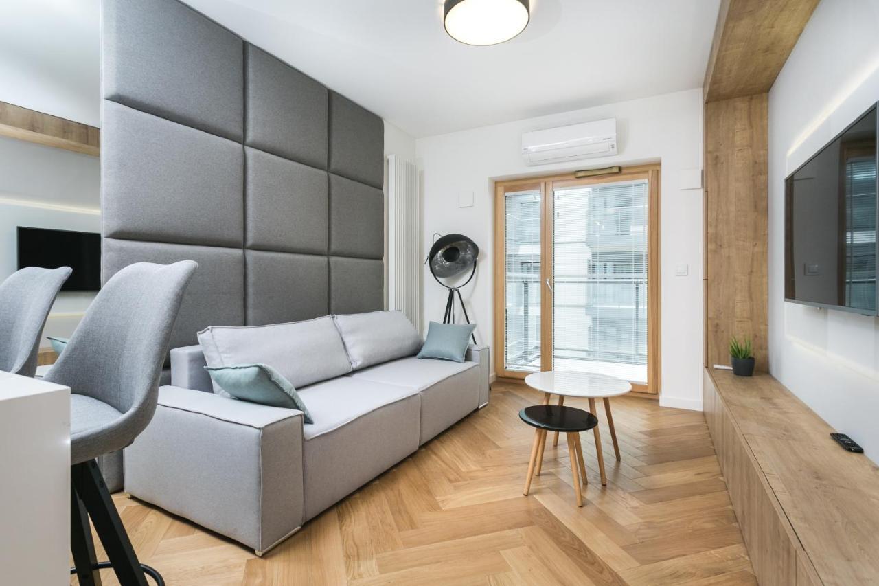 وارسو Luxury Apartments Mennica Residence - Golden Apartments - City Center المظهر الخارجي الصورة
