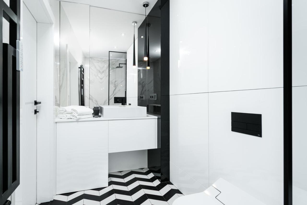وارسو Luxury Apartments Mennica Residence - Golden Apartments - City Center المظهر الخارجي الصورة
