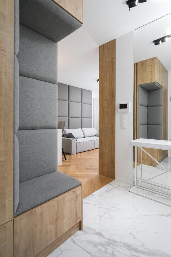 وارسو Luxury Apartments Mennica Residence - Golden Apartments - City Center المظهر الخارجي الصورة