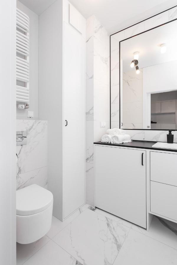 وارسو Luxury Apartments Mennica Residence - Golden Apartments - City Center المظهر الخارجي الصورة