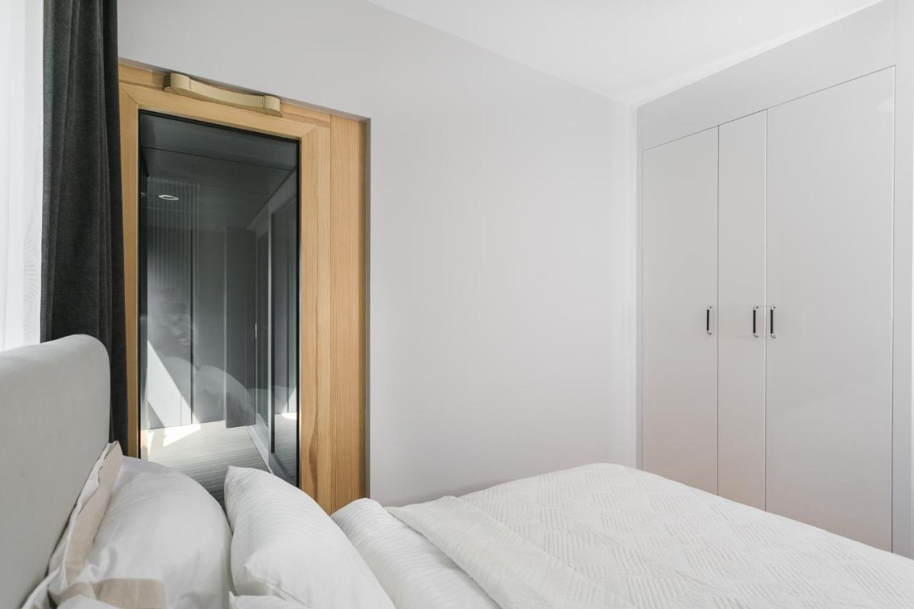 وارسو Luxury Apartments Mennica Residence - Golden Apartments - City Center المظهر الخارجي الصورة