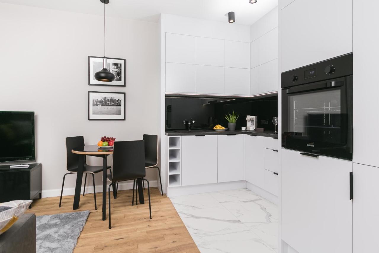 وارسو Luxury Apartments Mennica Residence - Golden Apartments - City Center المظهر الخارجي الصورة