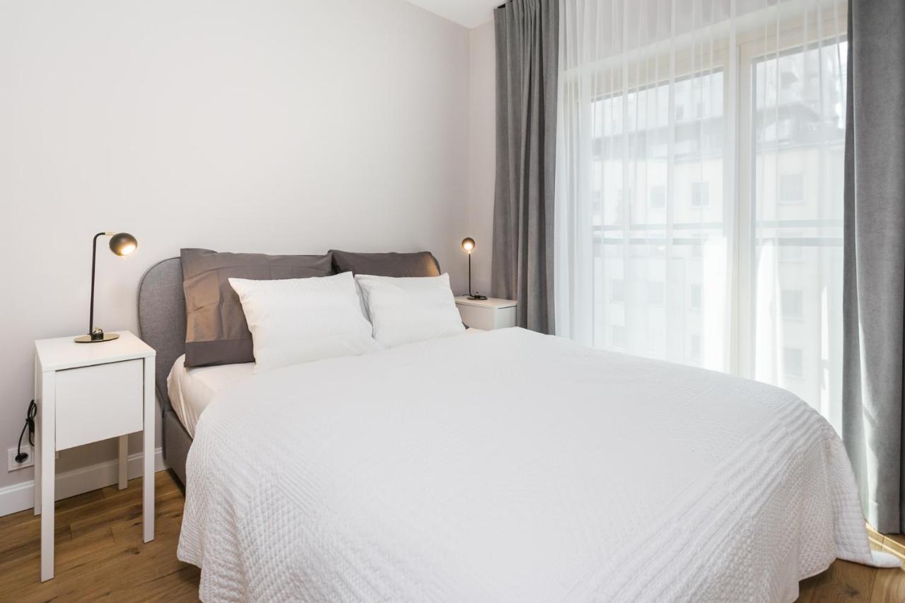وارسو Luxury Apartments Mennica Residence - Golden Apartments - City Center المظهر الخارجي الصورة