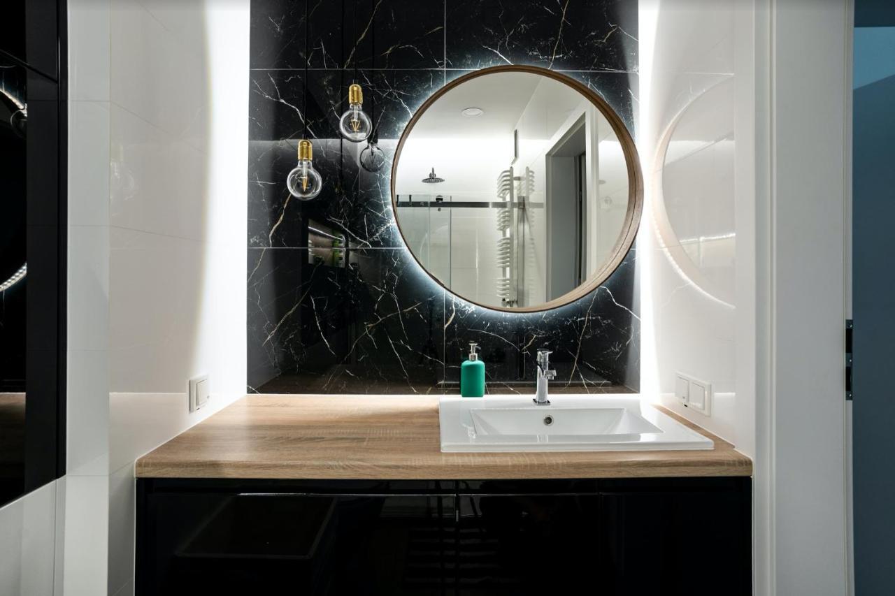وارسو Luxury Apartments Mennica Residence - Golden Apartments - City Center المظهر الخارجي الصورة